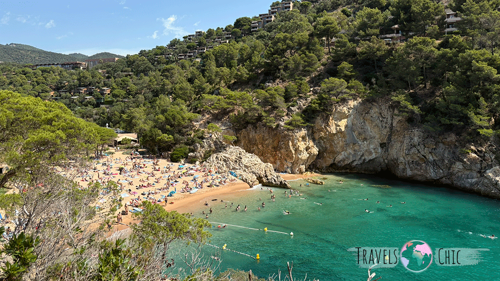 Vista panorámica de Cala Pola en Tossa de Mar