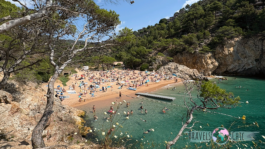 Cala Pola en Tossa de Mar – imagen destacada de una de las calas más bonitas de la Costa Brava