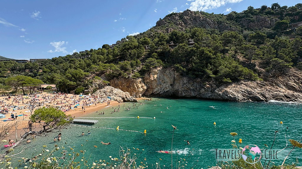 Sendero de acceso a Cala Pola desde el camping