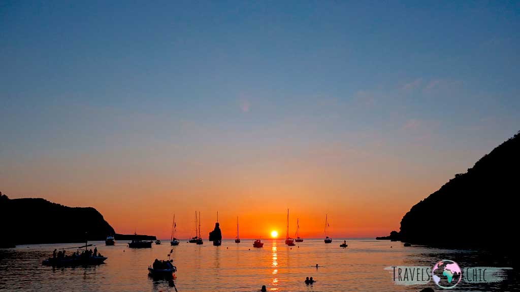 Puesta de sol en Cala Benirràs de Ibiza
