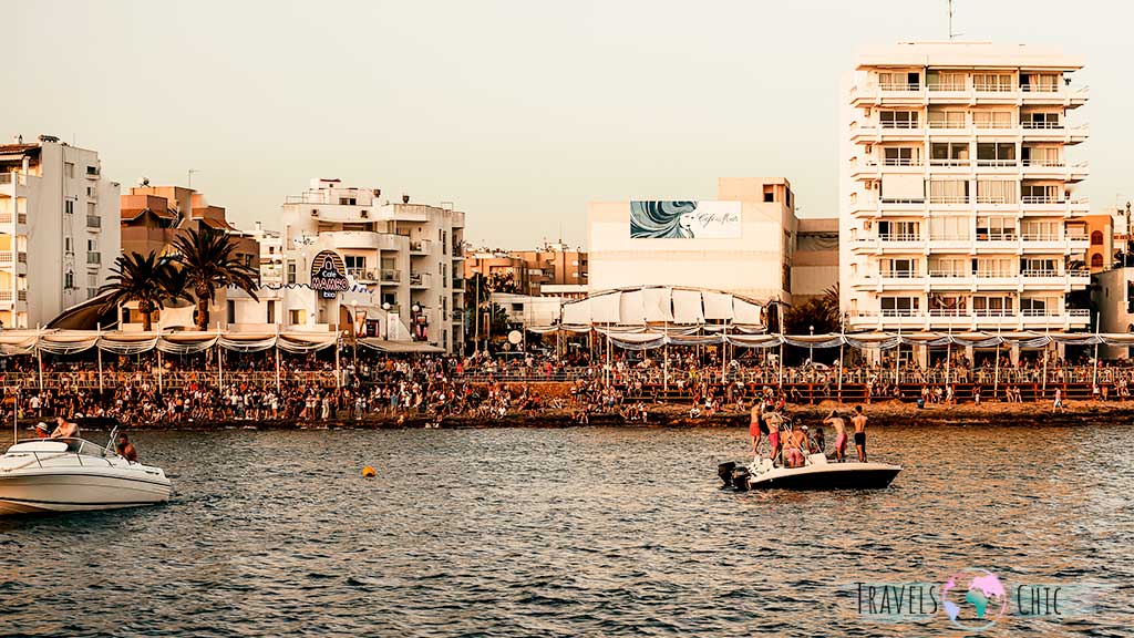 Puesta de sol en Cafe del Mar y Mambo