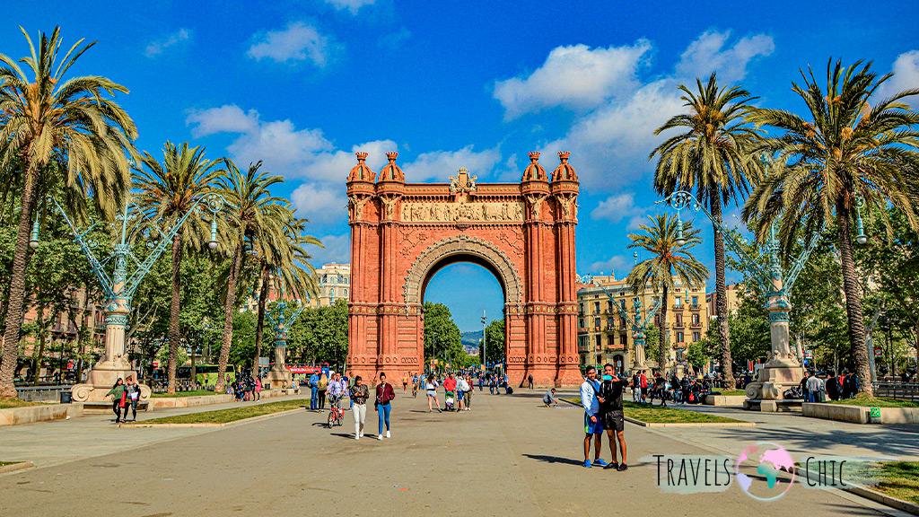 Foto del arc de triomf uno de los lugares del recorrido del City tour Bus Barcelona