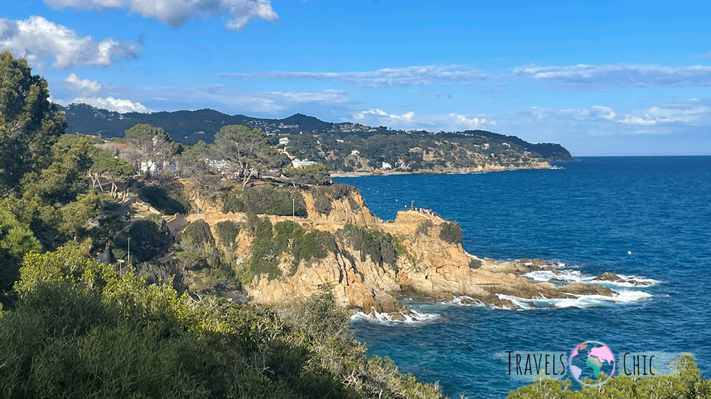 Vistas a los acantilados y mar de Lloret de Mar