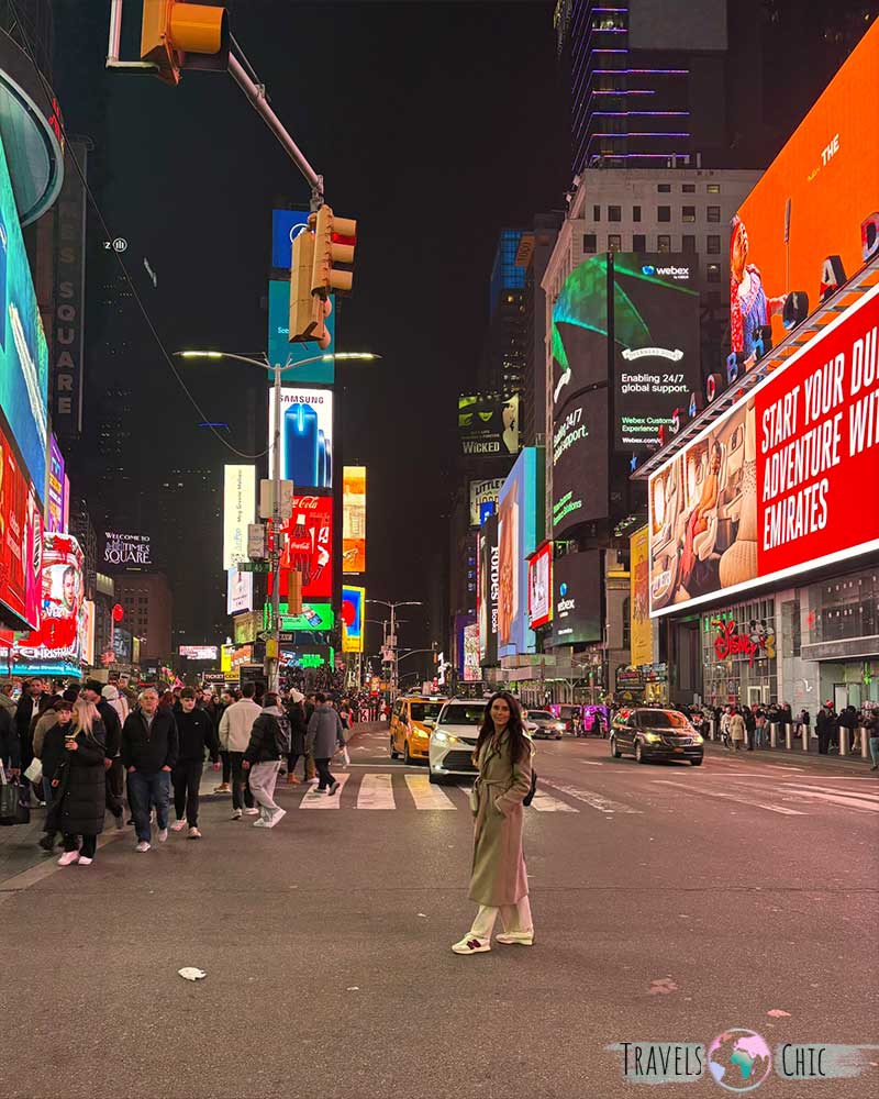 Yo cruzando una carretera de NYC