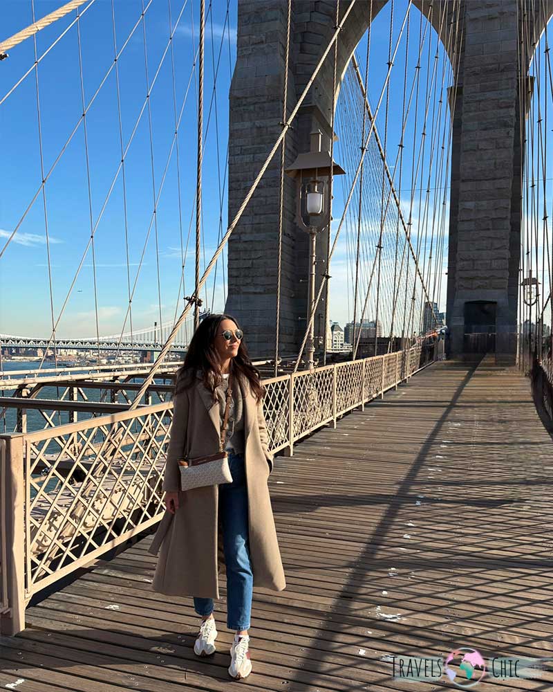 Yo cruzando el Puente de Brooklyn de Nueva York